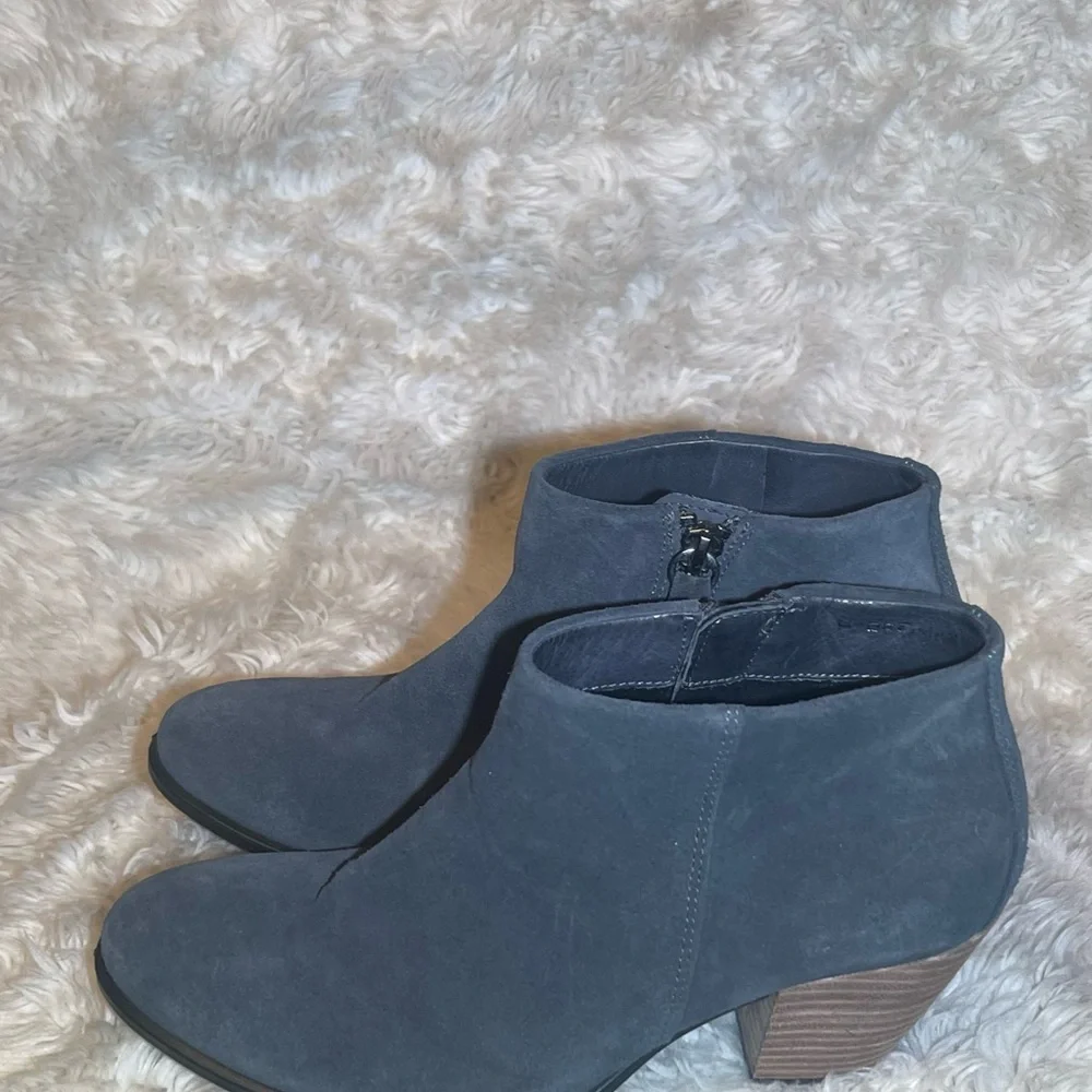 Ecco gray hydro max suede ankle boots size 6